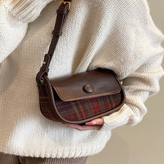 Contrasting woolen small bag for women. New 2024 high-end and fashionable saddle bag.